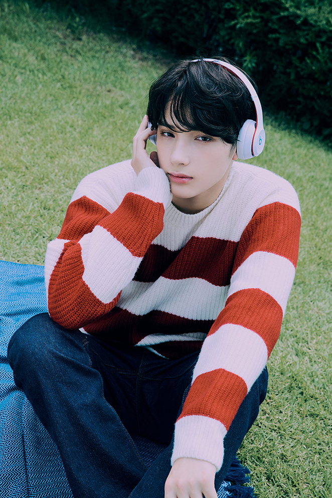 AR-Group; Photo of TOMORROW X TOGETHER member HUENINGKAI.