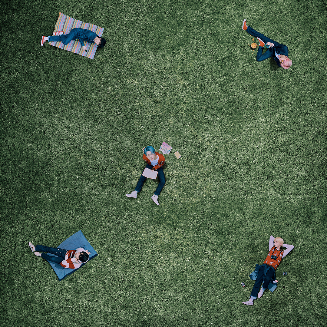 AR-Group; Photo of TOMORROW X TOGETHER.