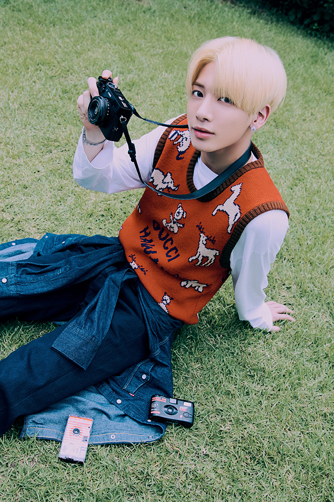 AR-Group; Photo of TOMORROW X TOGETHER member TAEHYUN.