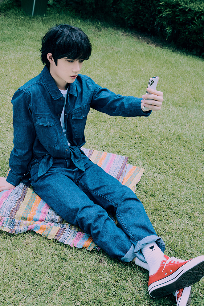 AR-Group; Photo of TOMORROW X TOGETHER member BEOMGYU.