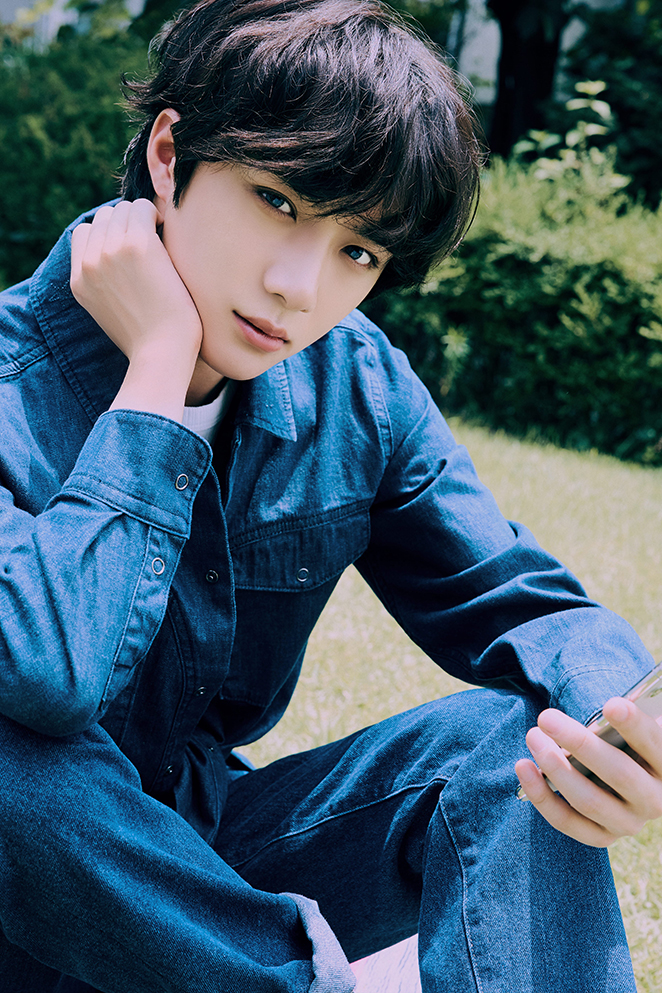 AR-Group; Photo of TOMORROW X TOGETHER member BEOMGYU.