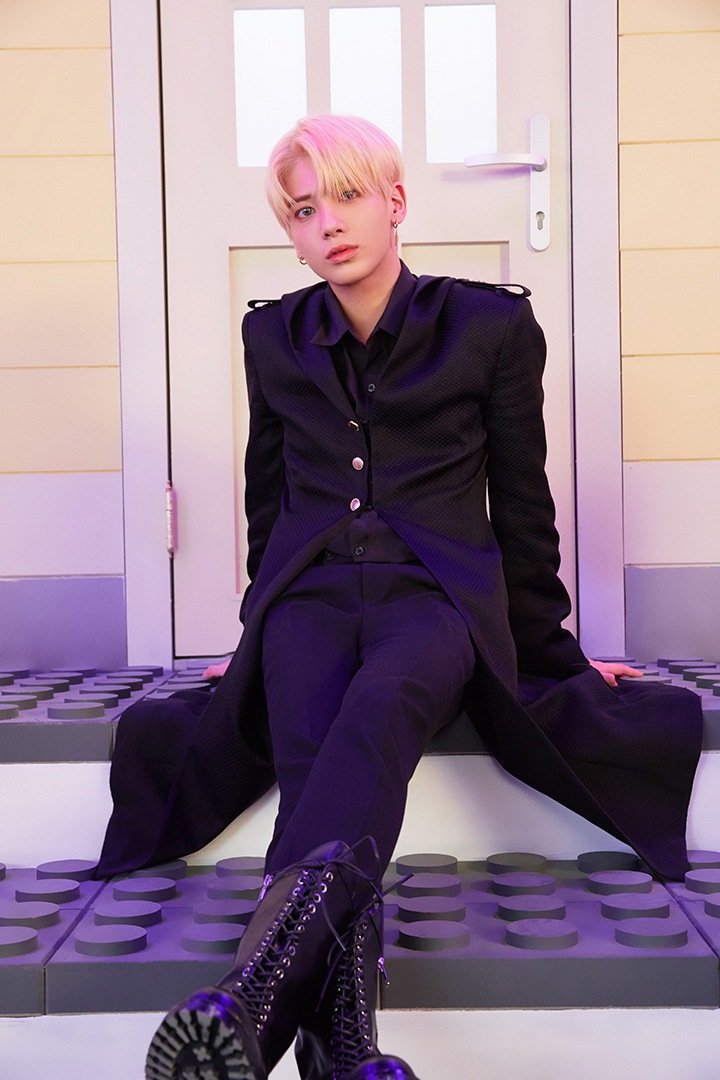 VR-Taehyun; Photo of TOMORROW X TOGETHER member TAEHYUN.