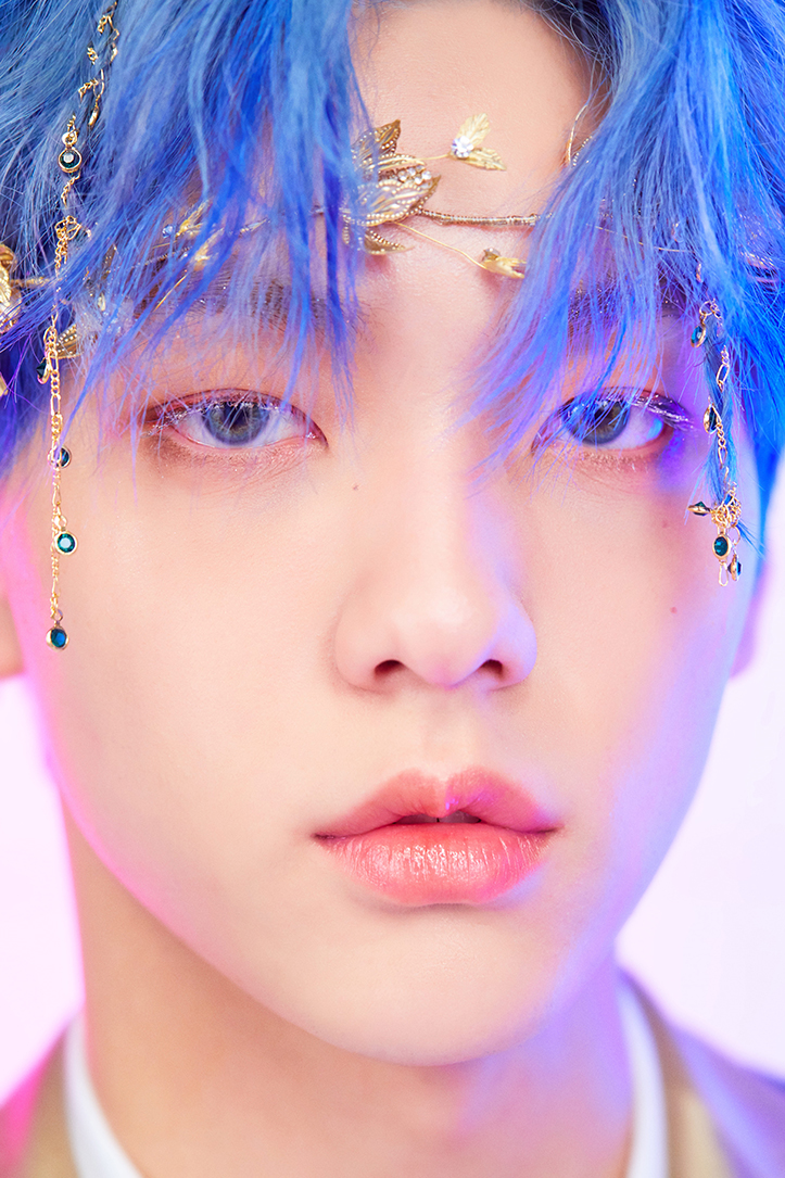 VR-Soobin; Photo of TOMORROW X TOGETHER member SOOBIN.