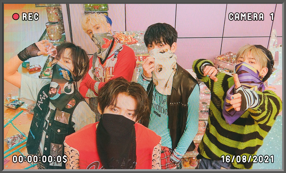 TOMORROW X TOGETHER's Photo'