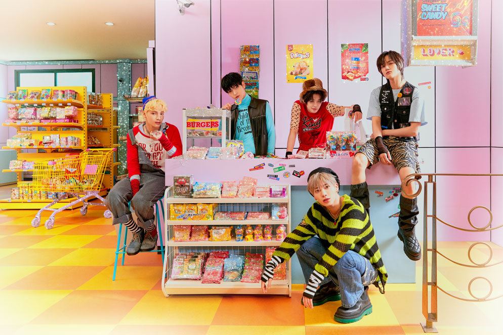 TOMORROW X TOGETHER's Photo'