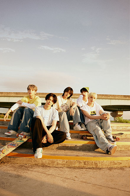 TOMORROW X TOGETHER's Photo'