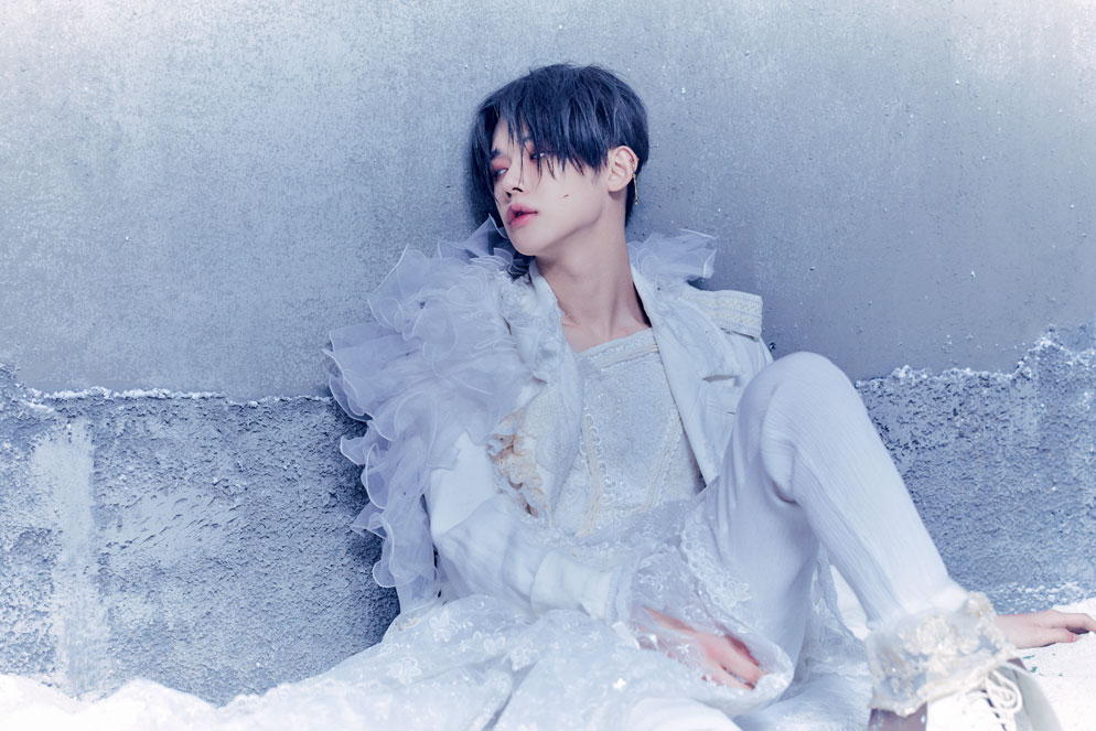 TOMORROW X TOGETHER 멤버 연준의 사진입니다.