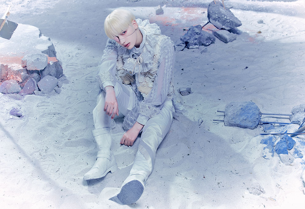 TOMORROW X TOGETHER 멤버 휴닝카이의 사진입니다.