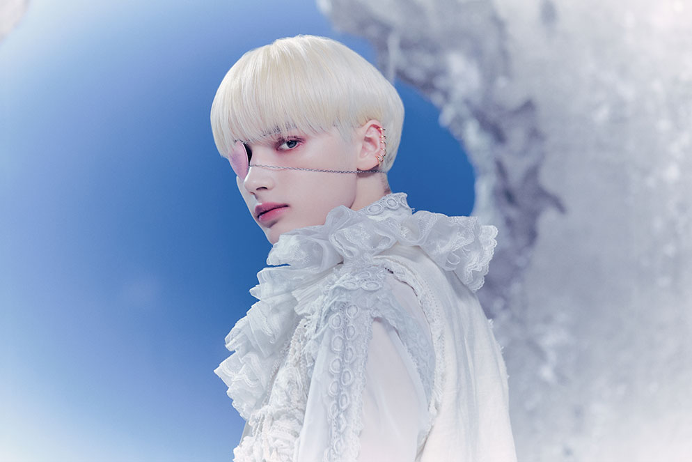 TOMORROW X TOGETHER 멤버 휴닝카이의 사진입니다.