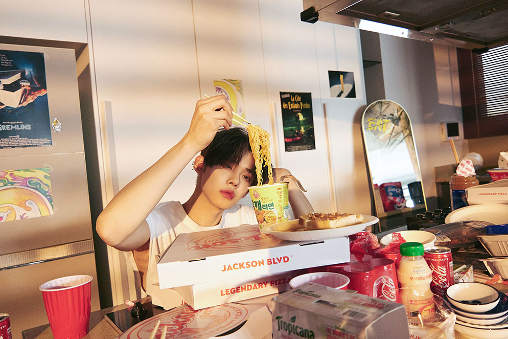 TOMORROW X TOGETHER 멤버 연준의 사진입니다.