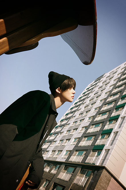 TOMORROW X TOGETHER 멤버 연준의 사진입니다.