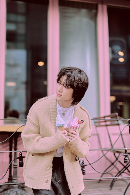 TOMORROW X TOGETHER 멤버 범규의 사진입니다.