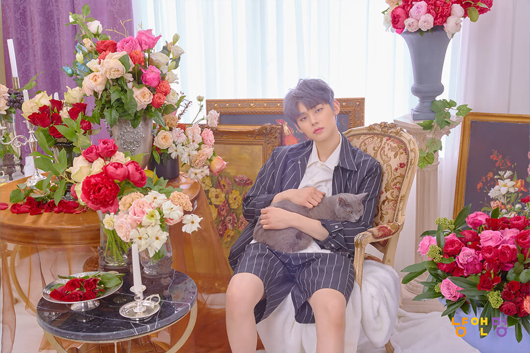 Cat & Dog CONCEPT PHOTO; TOMORROW X TOGETHERメンバーYEONJUNの写真です。