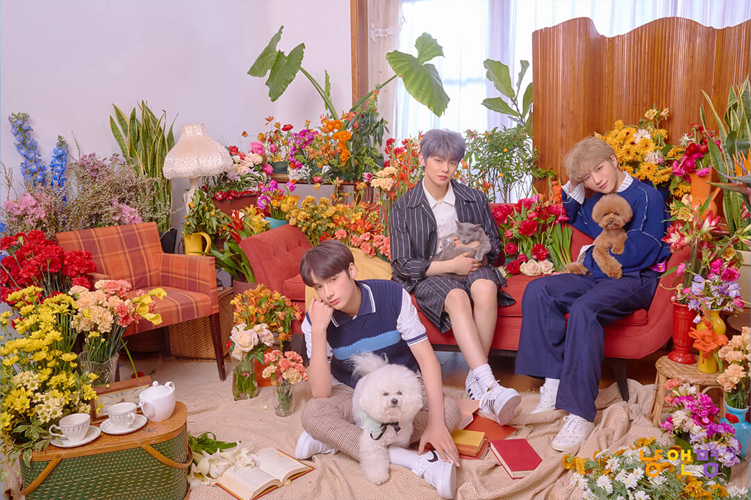 Cat & Dog CONCEPT PHOTO; TOMORROW X TOGETHERメンバーHUENINGKAIの写真です。